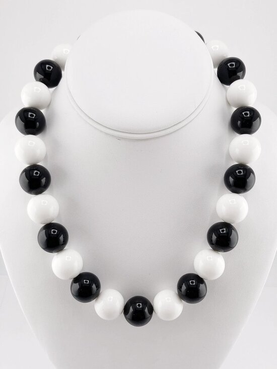 Vintage Jewelry - VINTAGE Chunky black and white plastic gumball bead necklace Halloween jewelry